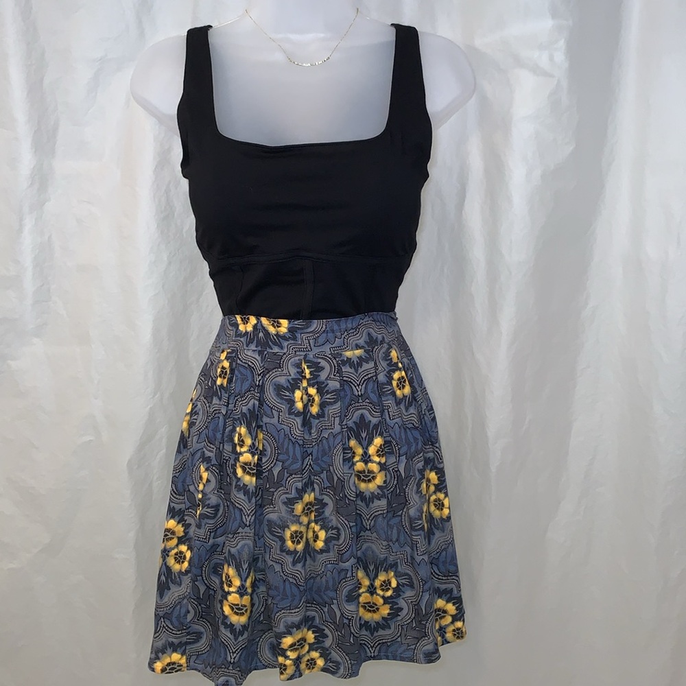 NWOT Large French Blue / Gay Floral Skirt